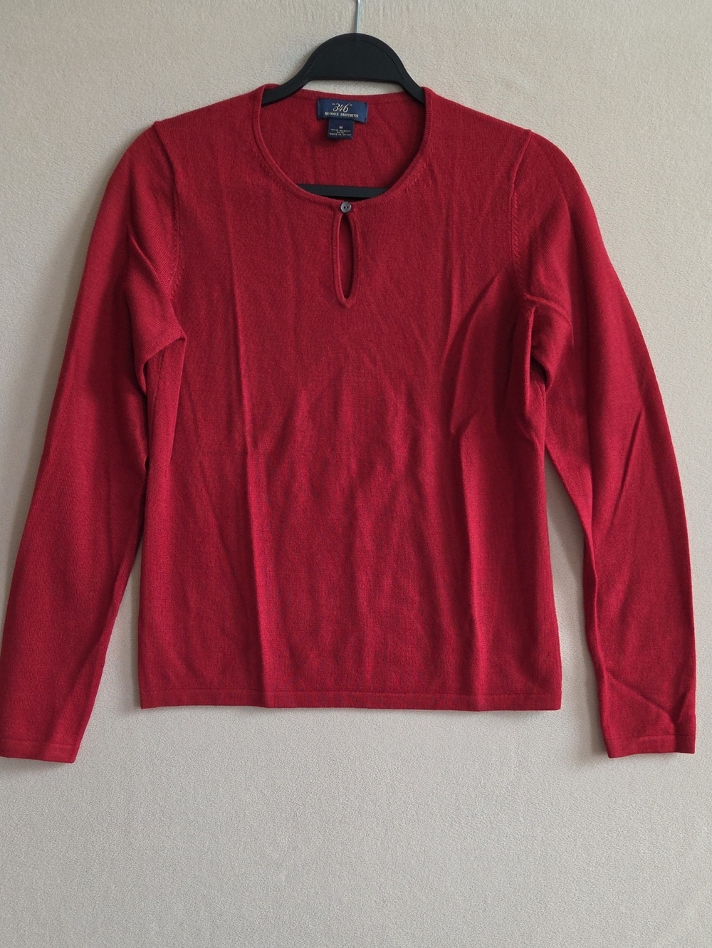 Brooks Brothers Womens 346 Dark Red Merino Fine Wool Size Medium Keyhole Sweater